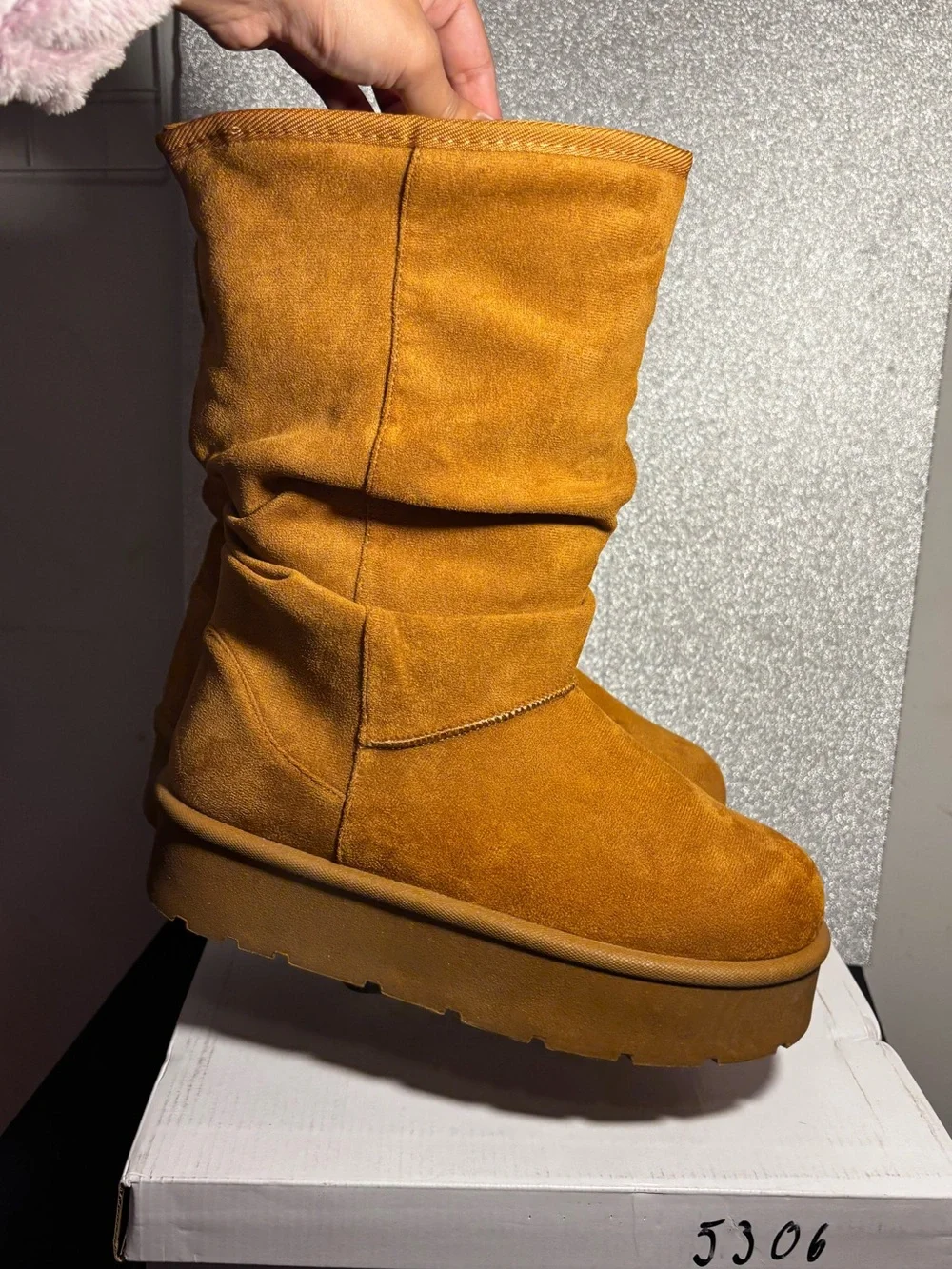 BRAND NEW Brown Winter Boots With Platformed Bottoms🤎perfect for cold weather!